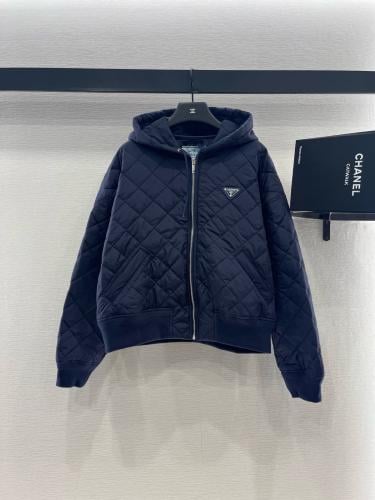 جاكيت Prada (برادا) العملي والمميز