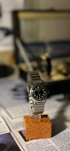 ساعة ويست إند واتش بريما (West End Watch Co. Prima) فنتج سويسرية أصلية - مينا أسود كلاسيكي