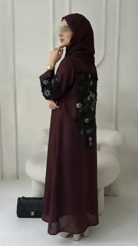 عباية عودي مطرزة ثلاثية الأبعاد