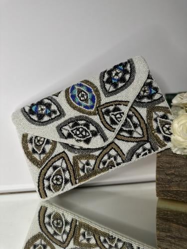 حقيبة عيون الشرق