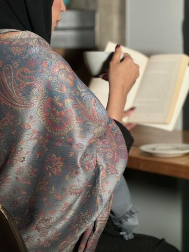 شال كشميري رمادي (يتوفر بأنماط متعدده)