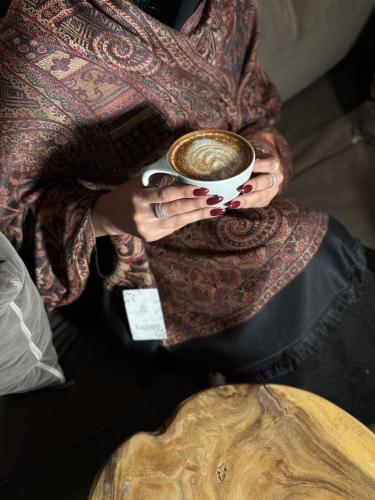 شال كشميري بني (يتوفر بأنماط متعدده)