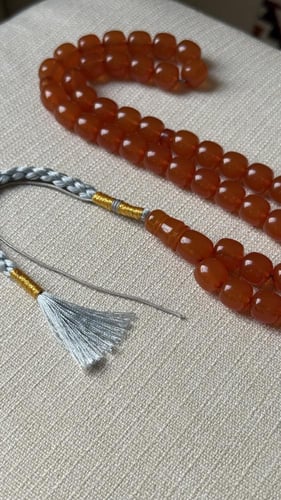 زعفراني " لون المكعبات اليمنية "