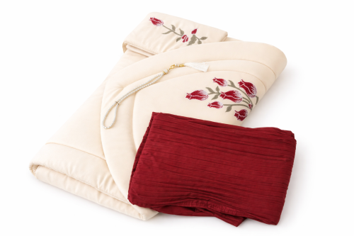 طقم سجادة صلاة فاخر مع شرشف – تطريز ورد أنيق