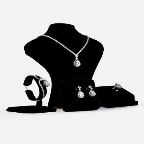 ‎ طقم نسائي كلاسيك باللون الفضي