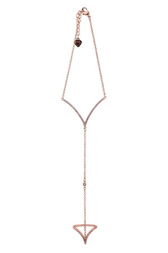 كف مع خاتم مزين بالزركون من فلورايت