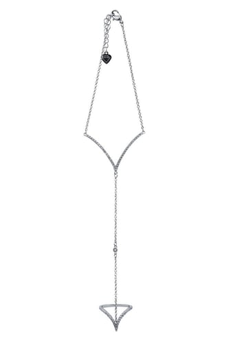 كف مع خاتم مزين بالزركون من فلورايت