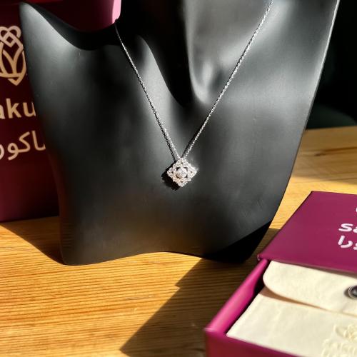 سلسال كلوفر ساكورا Clover Necklace