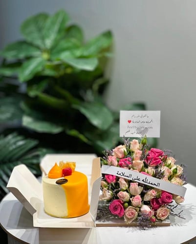 ميني كيك كندريا مع ورد