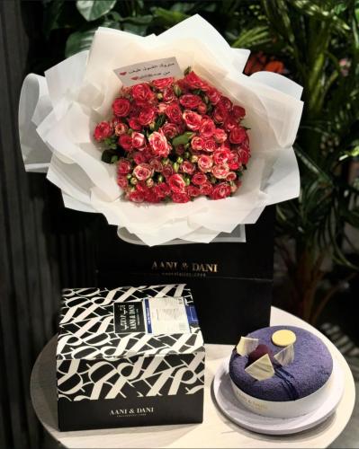 باقة ورد مع كيكة من اني وداني 1