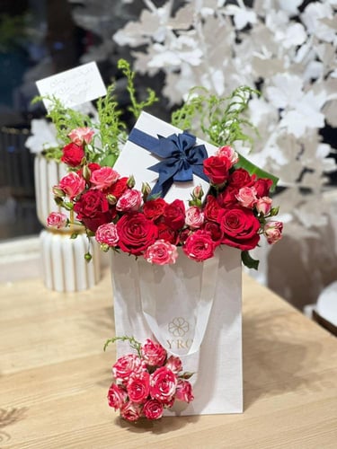 ساعة رجالية من زايروس بتصميم أنيق بلون أزرق