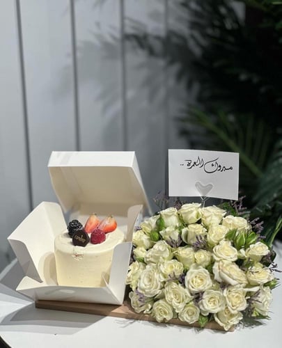 ميني كيك كندريا مع ورد