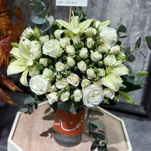 فازة ورد ابيض أو حسب الطلب