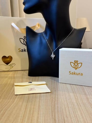 سلسال الجوهرة الأنيقة ساكورا Sakura Necklace