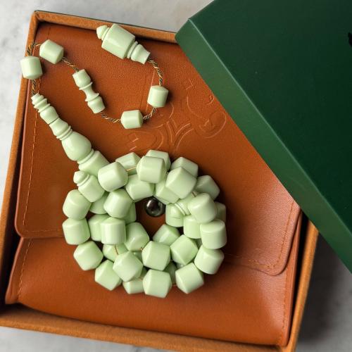 سبحة بكلايت فستقي بقصة تفاحية