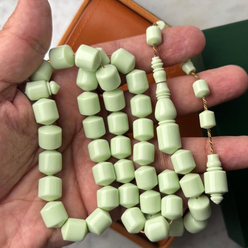 سبحة بكلايت فستقي بقصة تفاحية