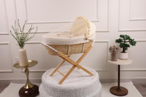 سلة موسى سرير مواليد خشبية قماش مقلم بتصميم يدوي آ...