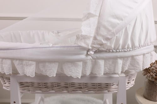 سلة موسى سرير مواليد خيزران قطن أوف وايت مطرز بتصم...