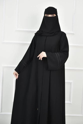 عباية كلوش بتطريز فخم على الأكمام