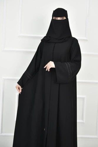 عباية كلوش بتطريز فخم على الأكمام