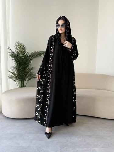 قماش كريب وشيفون مطرز بالجوانب والاكمام والطرحه