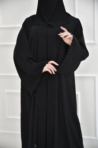 عباية نواعم بتطريز مموج على الحواف