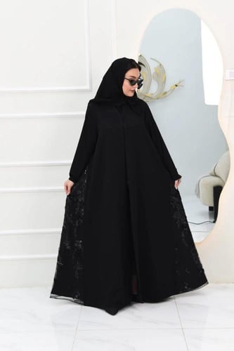 عباية مع تداخيل رائعة من الشيفون المطرز على الجوان...