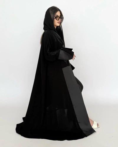 قماش كريب كوبرا وتفته اسود مع خرز اسود