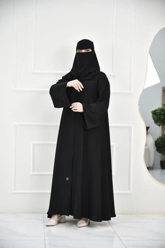 عباية كلوش بتطريز فخم على الأكمام