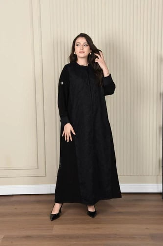 عباية ناعمة مزينة بدانتيل مطرز وأكمام مقلوبة