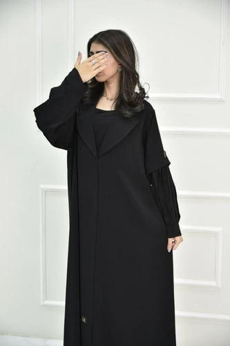 عباية سادة بأكمام كسرات
