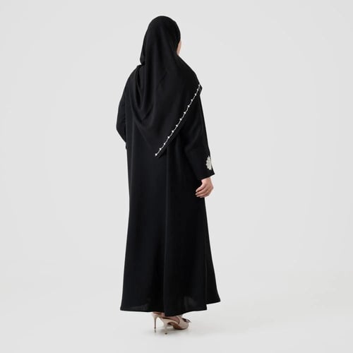 عباية ناعمة من الحرير مطرزة