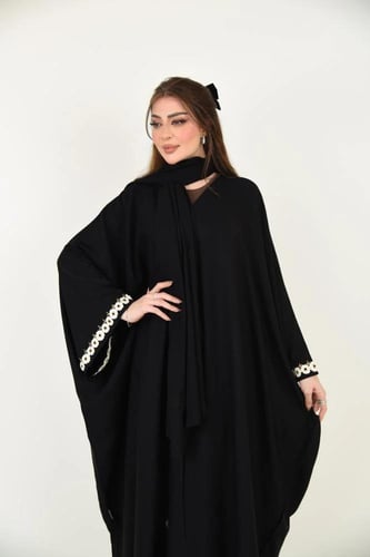 عباية بشت مناسبات بكلفة كريستال على الأكمام المربع...