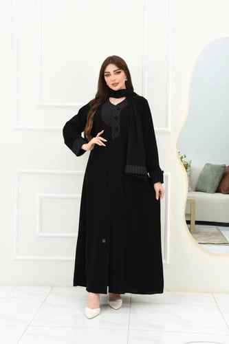 عباية ساحرة بتصميم مميز على الصدر والأكمام