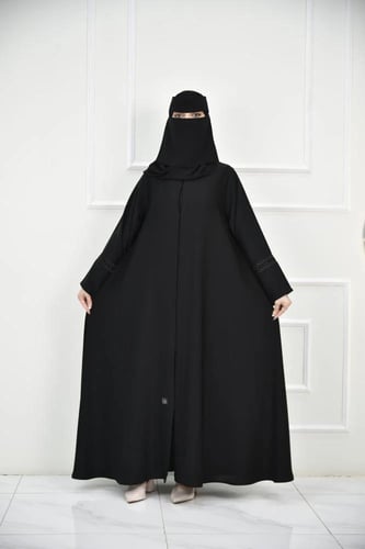 عباية كلوش بتطريز فخم على الأكمام