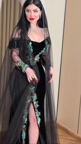 فستان سهرة مخمل كوري بتطريزات يدويه دقيقه وطرحة تل