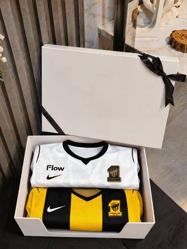 بوكس الاتحاد الفاخر - طقم تيشيرتات نادي الاتحاد السعودي (الأساسي والاحتياطي)