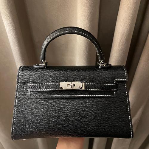 Kelly 22 - black with silver lock