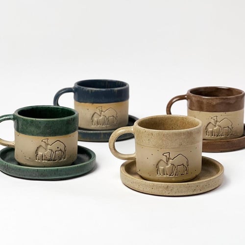 كوب مع صحن عام الابل