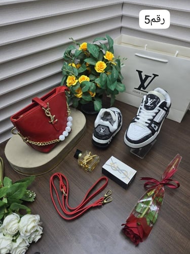 شنط راقيه شبيهة ماركة افسان لوران خامه جلديه عالية...