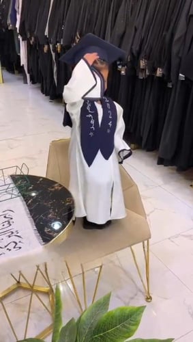 عبايات تخرج 2025