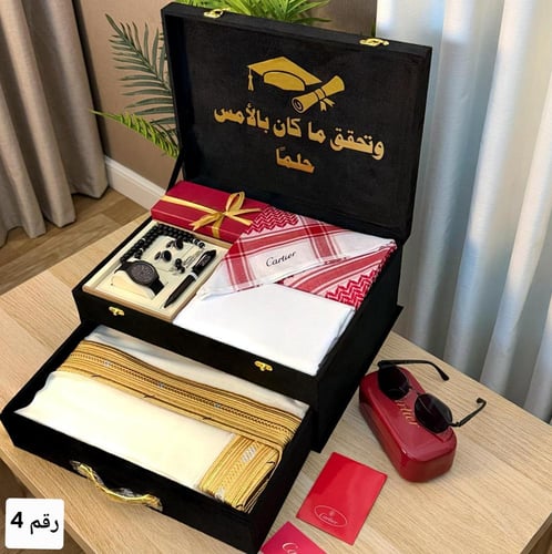 هدايا التخرج رجاليه شبابيه مع بشت