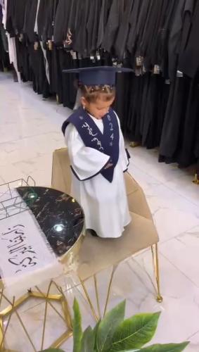 عبايات تخرج 2025