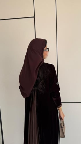 عباية شتوية مخمل بني