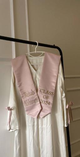 عبايه تخرج سكري الفيونكه