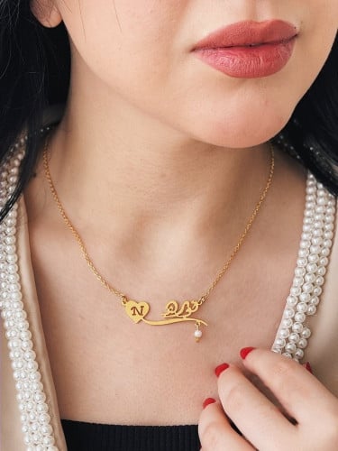 سلسال بالاسم مع حرف مطلي بالذهب