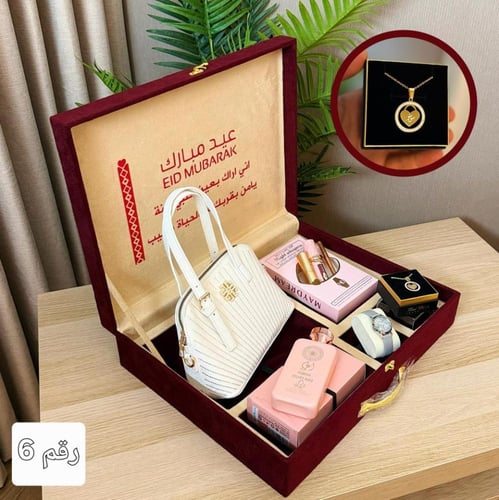 هدايا نسائية مع سلسال باسمك
