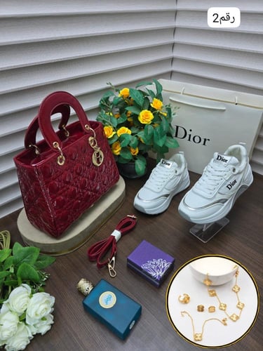 طقم شنطه ماركة ديور كامل نفس الصوره