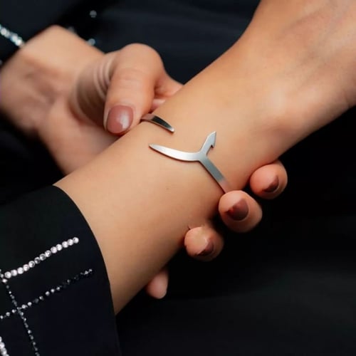 اسواره الحرف لمسة الجمال تُصاغ بأول حرفك