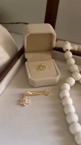 بروش وخاتم الاسم حسب الطلب